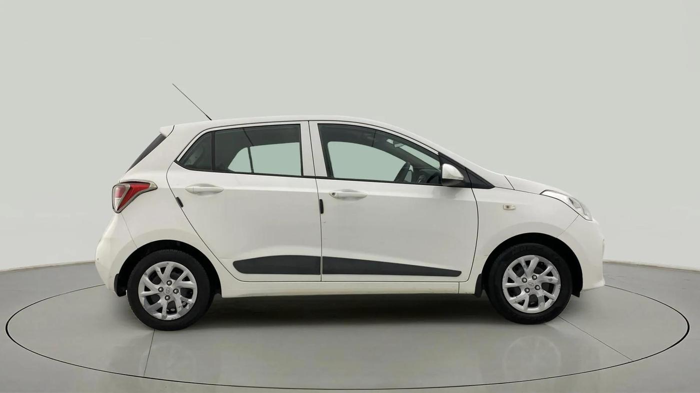 2017 Hyundai Grand i10 SPORTZ 1.2 KAPPA VTVT, CNG, Manual, 89,043 km, Right Side View