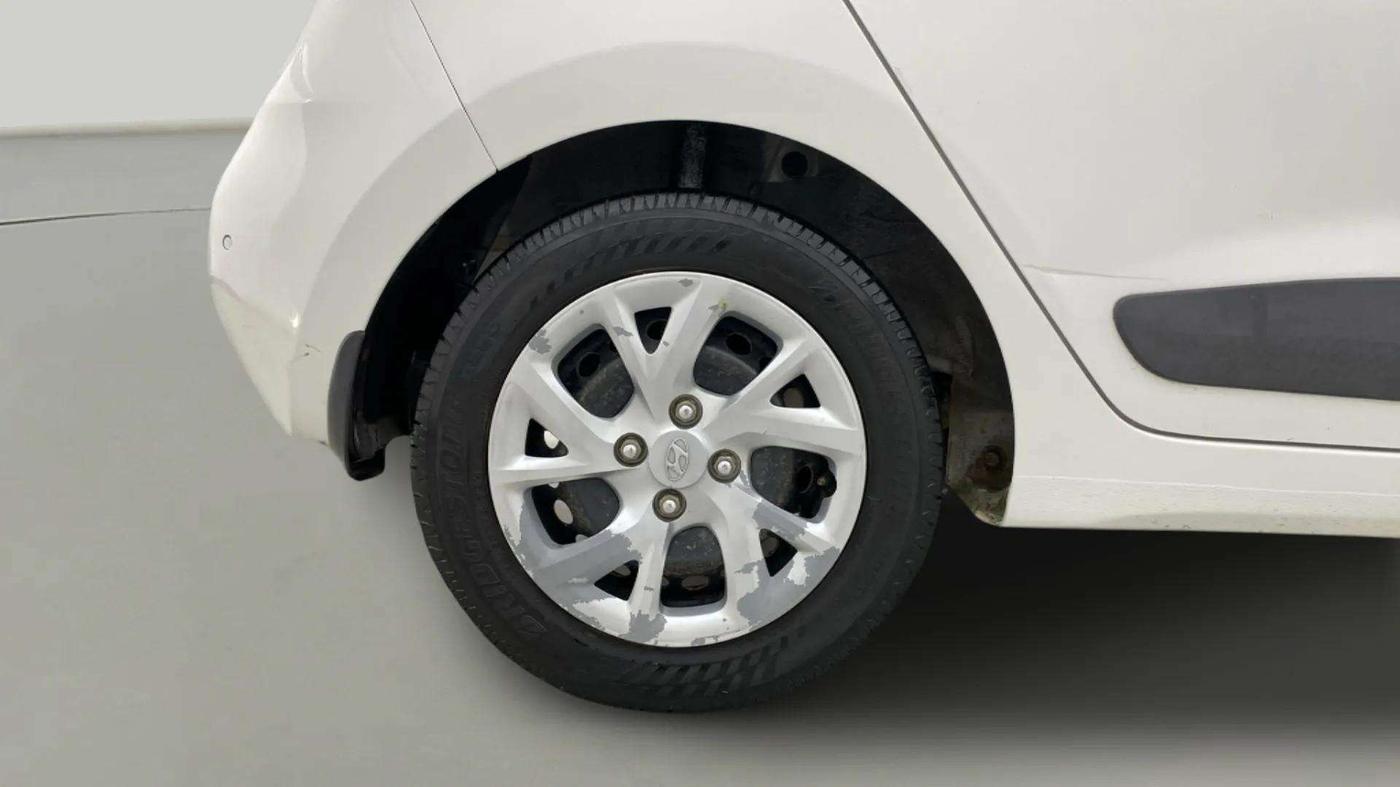 2017 Hyundai Grand i10 SPORTZ 1.2 KAPPA VTVT, CNG, Manual, 89,043 km, Right Rear Wheel