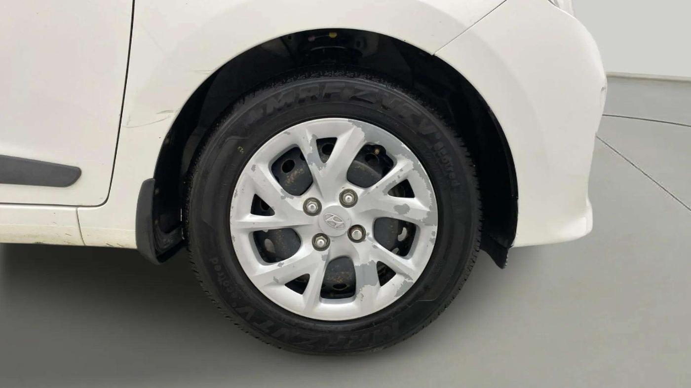2017 Hyundai Grand i10 SPORTZ 1.2 KAPPA VTVT, CNG, Manual, 89,043 km, Right Front Wheel