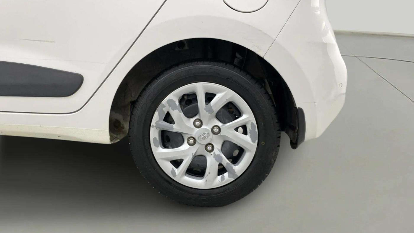 2017 Hyundai Grand i10 SPORTZ 1.2 KAPPA VTVT, CNG, Manual, 89,043 km, Left Rear Wheel