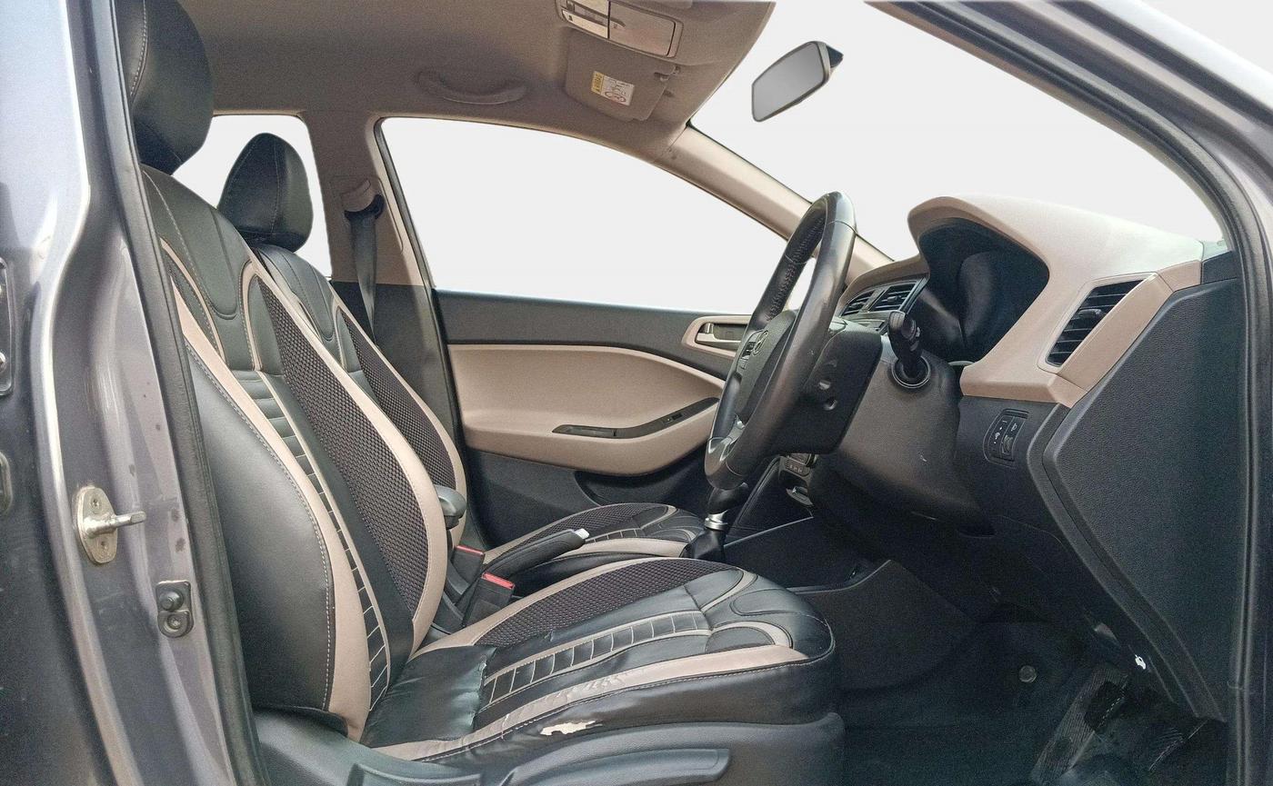 2016 Hyundai Elite i20 ASTA 1.2 (O), Petrol, Manual, 59,891 km, Right Side Front Door Cabin