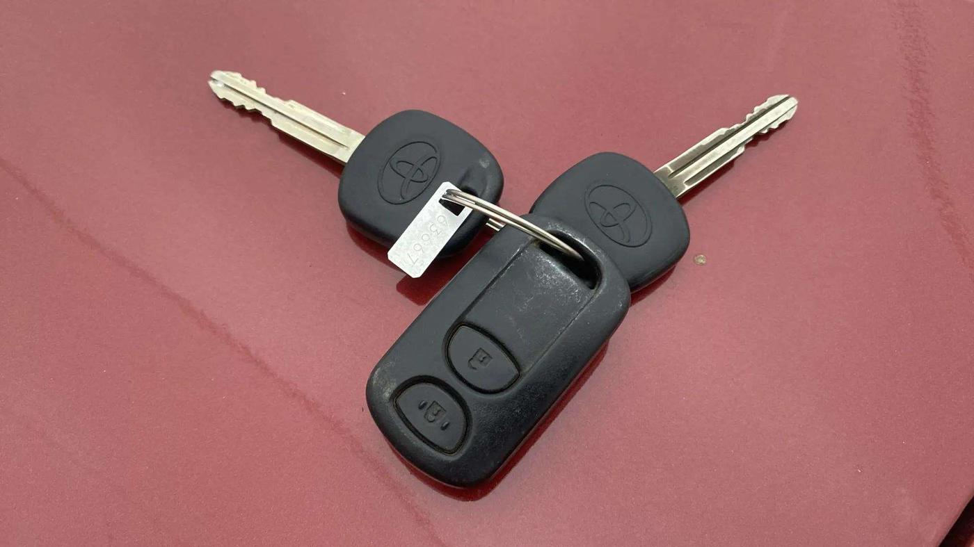 2014 Toyota Etios V, Petrol, Manual, 73,091 km, Key Close Up