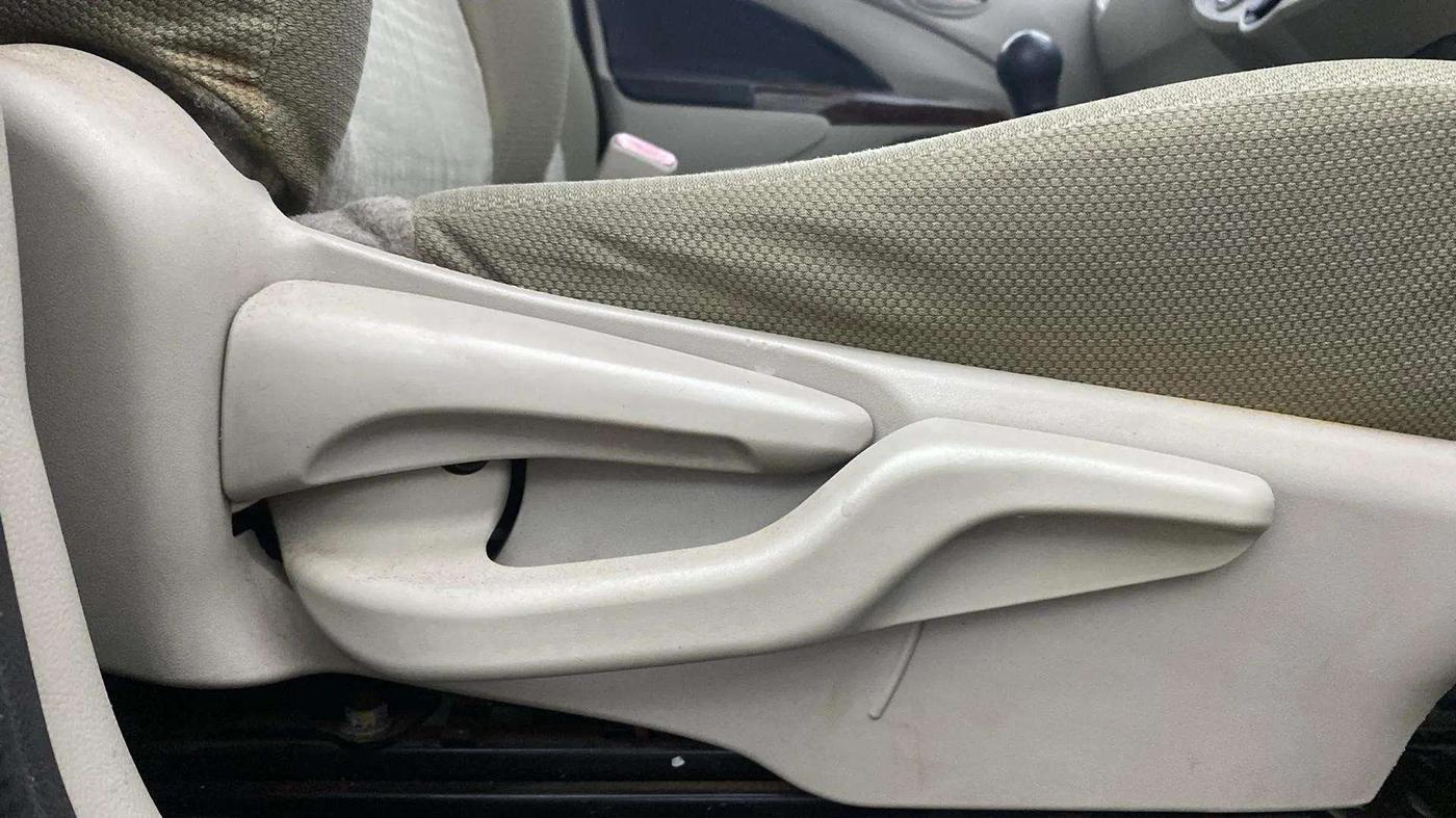 2014 Toyota Etios V, Petrol, Manual, 73,091 km, Driver Side Adjustment Panel