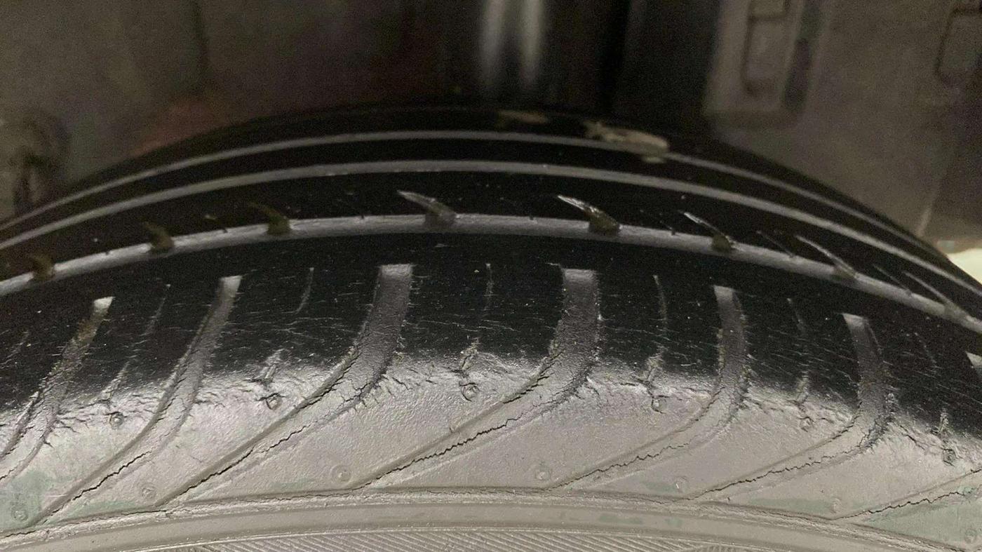 2014 Toyota Etios V, Petrol, Manual, 73,091 km, Left Rear Tyre Tread