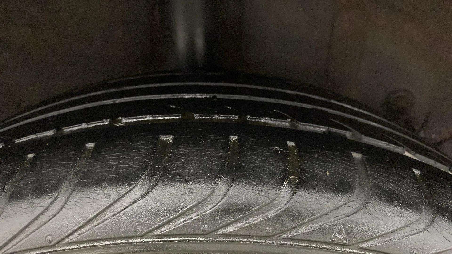 RHS-Rear-Tyre-Tread-19