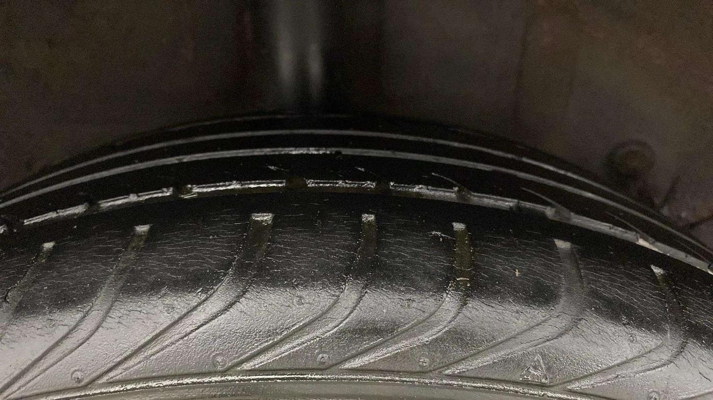 2014 Toyota Etios V, Petrol, Manual, 73,091 km, Right Rear Tyre Tread