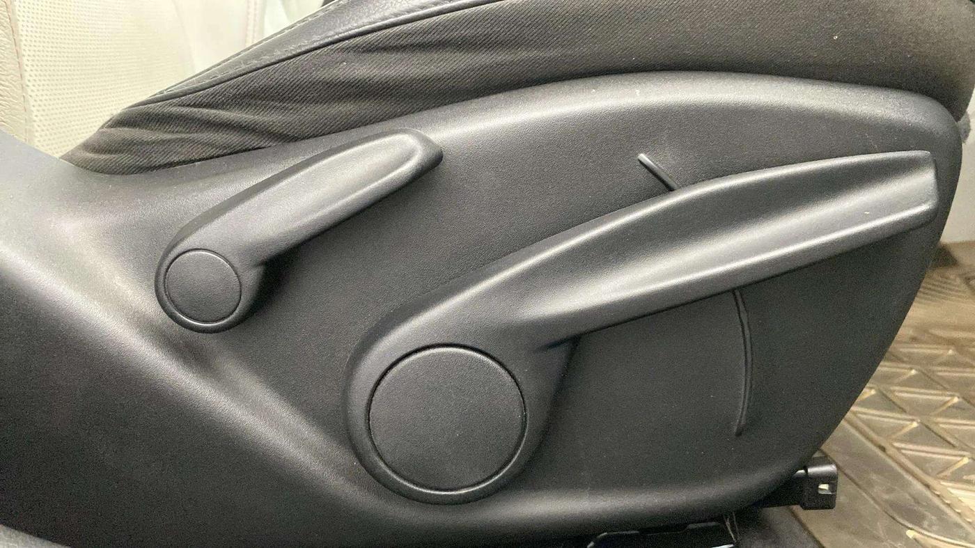 2018 Jeep Compass LIMITED (O) 1.4 PETROL AT, Petrol, Automatic, 36,736 km, Driver Side Adjustment Panel
