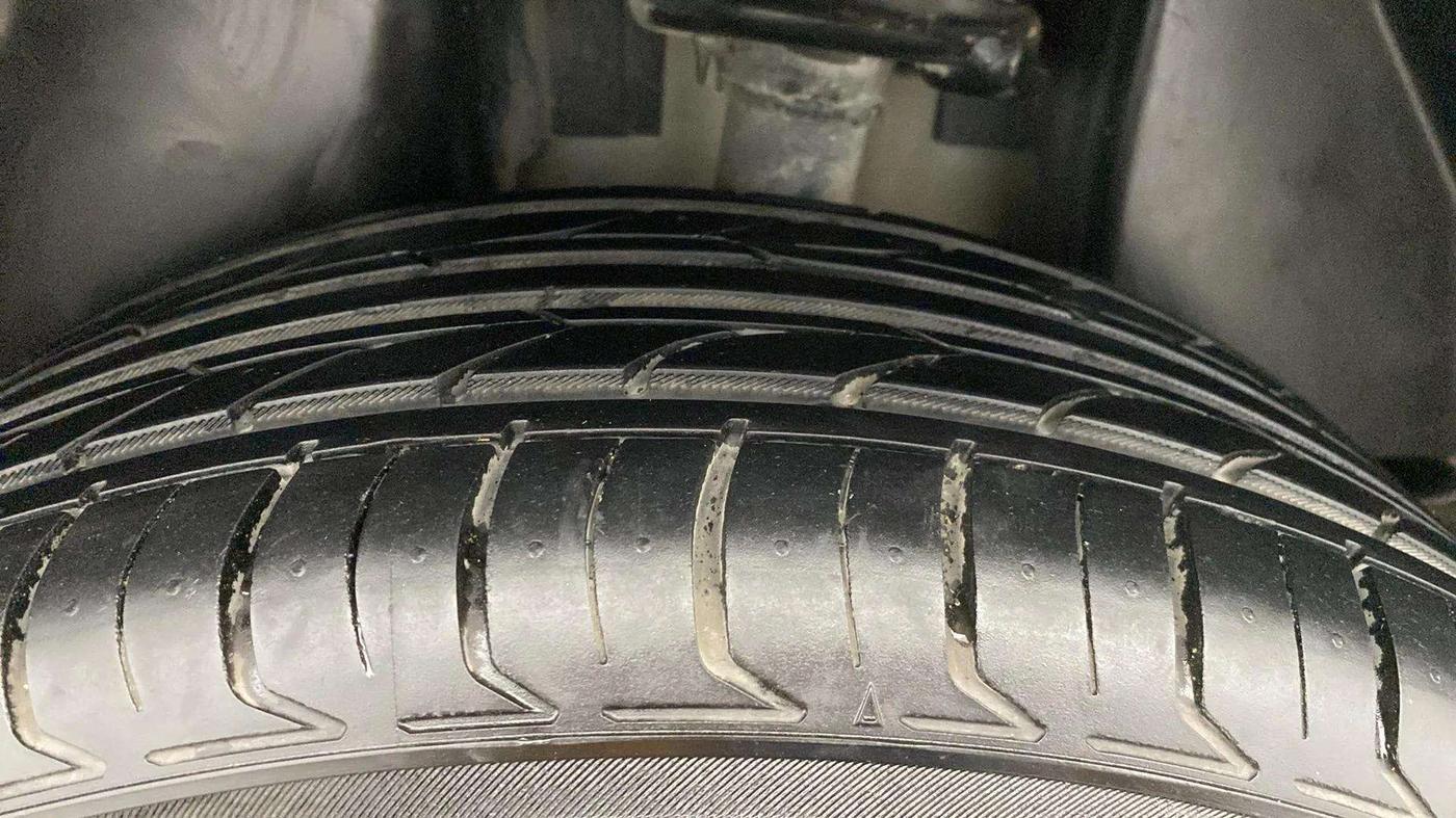 2018 Jeep Compass LIMITED (O) 1.4 PETROL AT, Petrol, Automatic, 36,736 km, Left Rear Tyre Tread