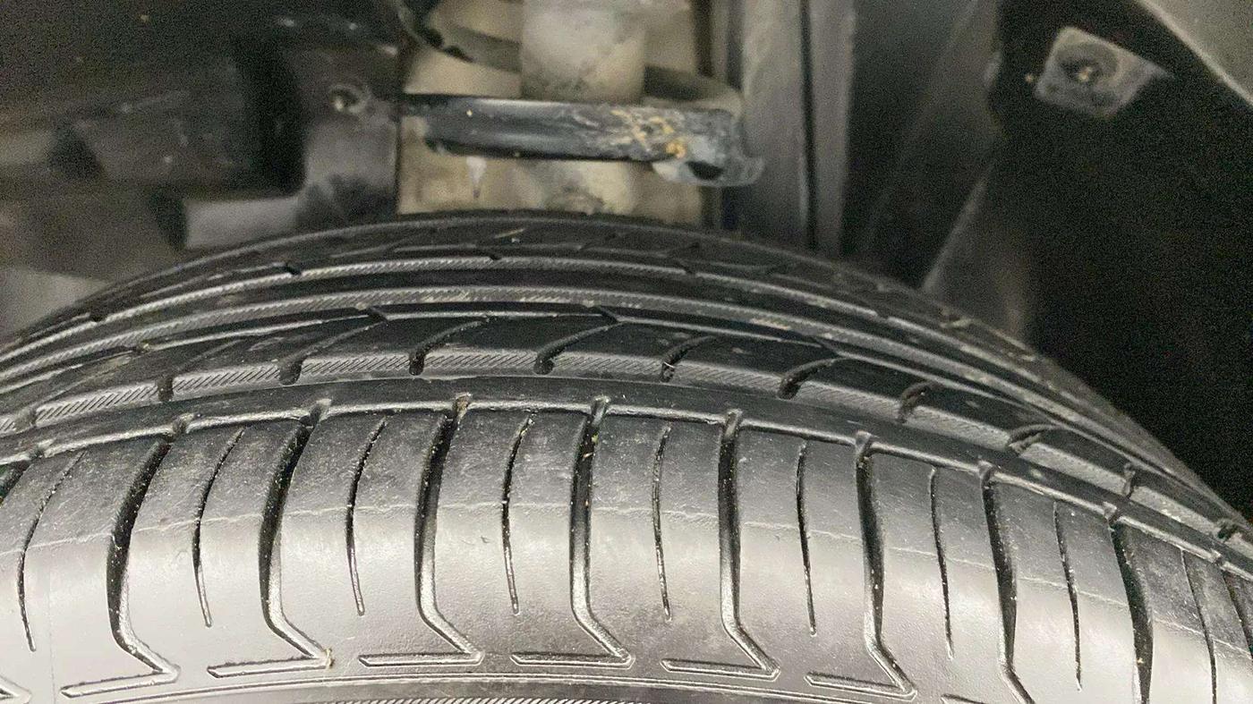 2018 Jeep Compass LIMITED (O) 1.4 PETROL AT, Petrol, Automatic, 36,736 km, Left Front Tyre Tread