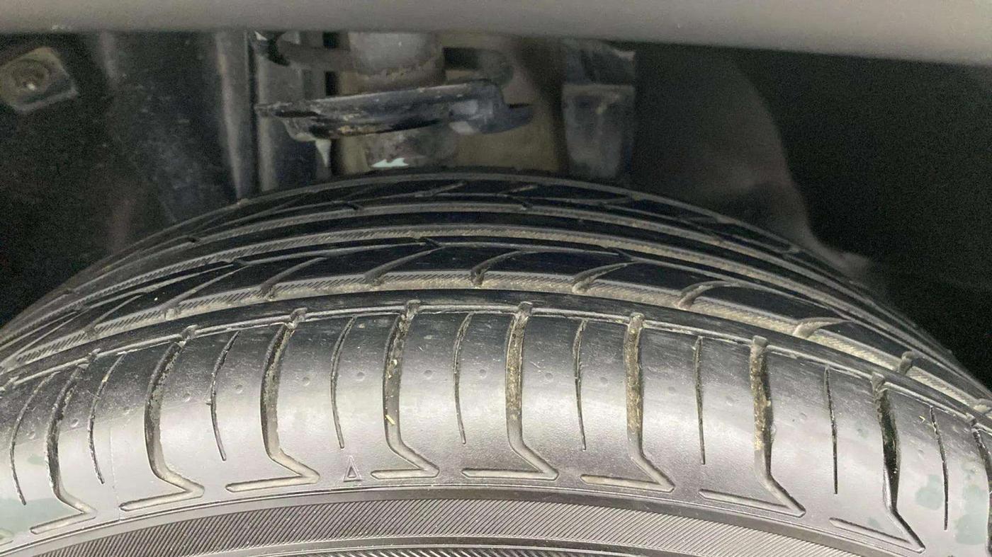 2018 Jeep Compass LIMITED (O) 1.4 PETROL AT, Petrol, Automatic, 36,736 km, Right Front Tyre Tread