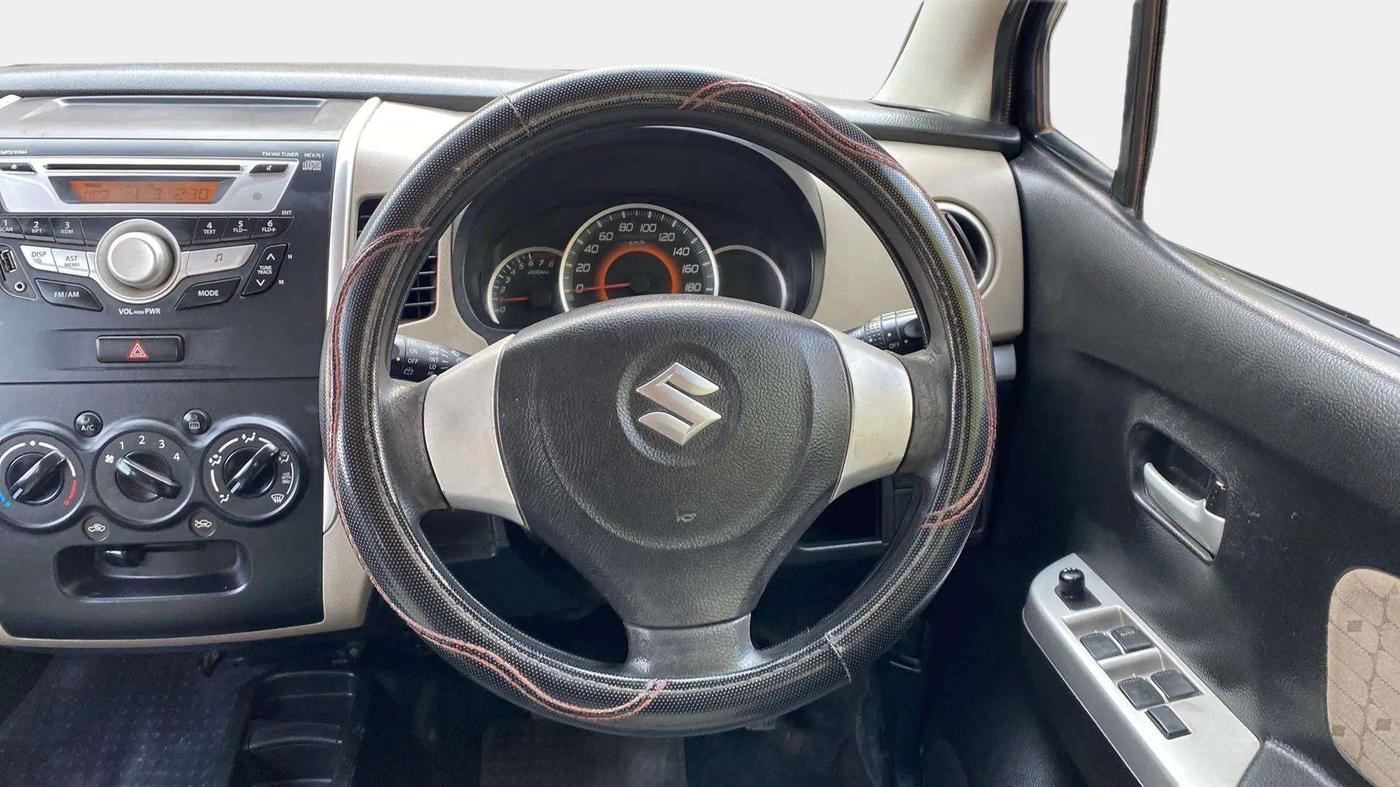 2015 Maruti Wagon R 1.0 VXI, Petrol, Manual, 82,614 km, Steering Wheel Close Up