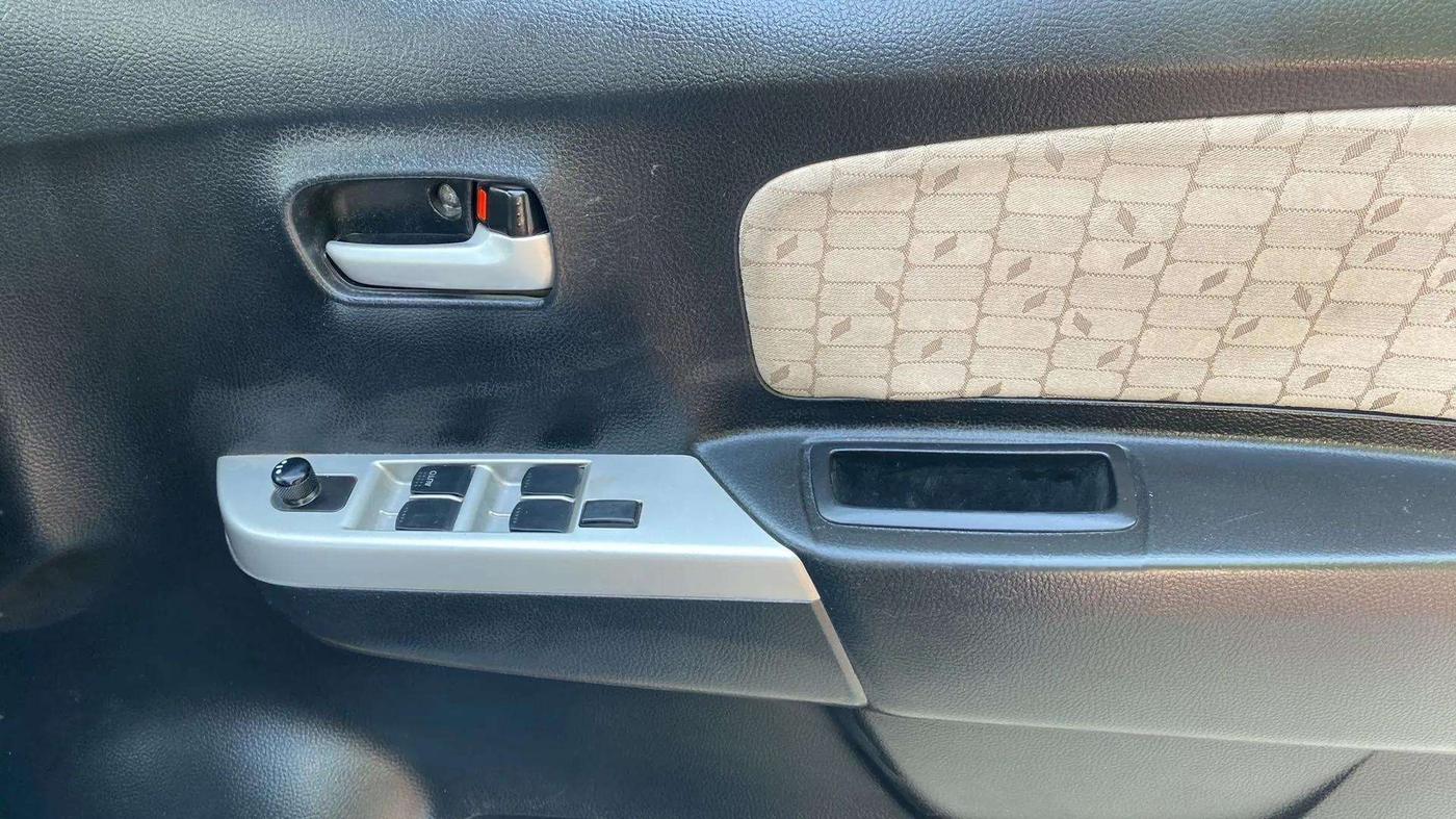 2015 Maruti Wagon R 1.0 VXI, Petrol, Manual, 82,614 km, Driver Side Door Panels Control