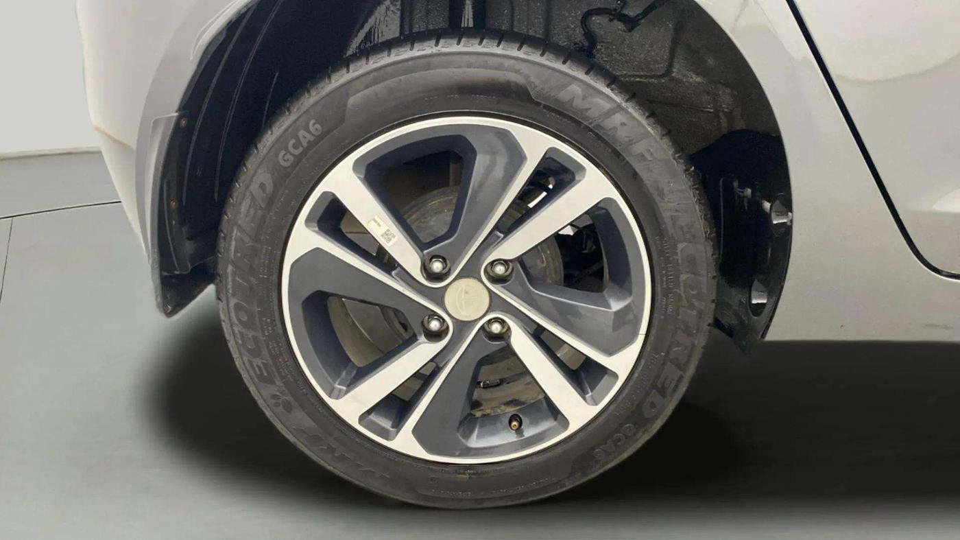 2023 Tata ALTROZ XZ Plus Sunroof i-Turbo , Petrol, Manual, 12,985 km, Right Rear Wheel