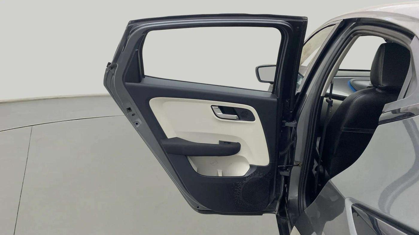 2023 Tata ALTROZ XZ Plus Sunroof i-Turbo , Petrol, Manual, 12,985 km, LHS Rear Door