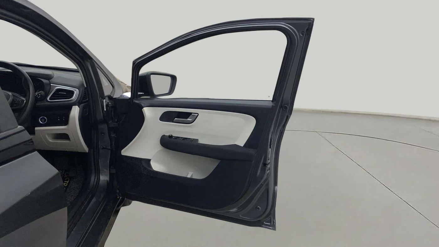 2023 Tata ALTROZ XZ Plus Sunroof i-Turbo , Petrol, Manual, 12,985 km, RHS Front Door