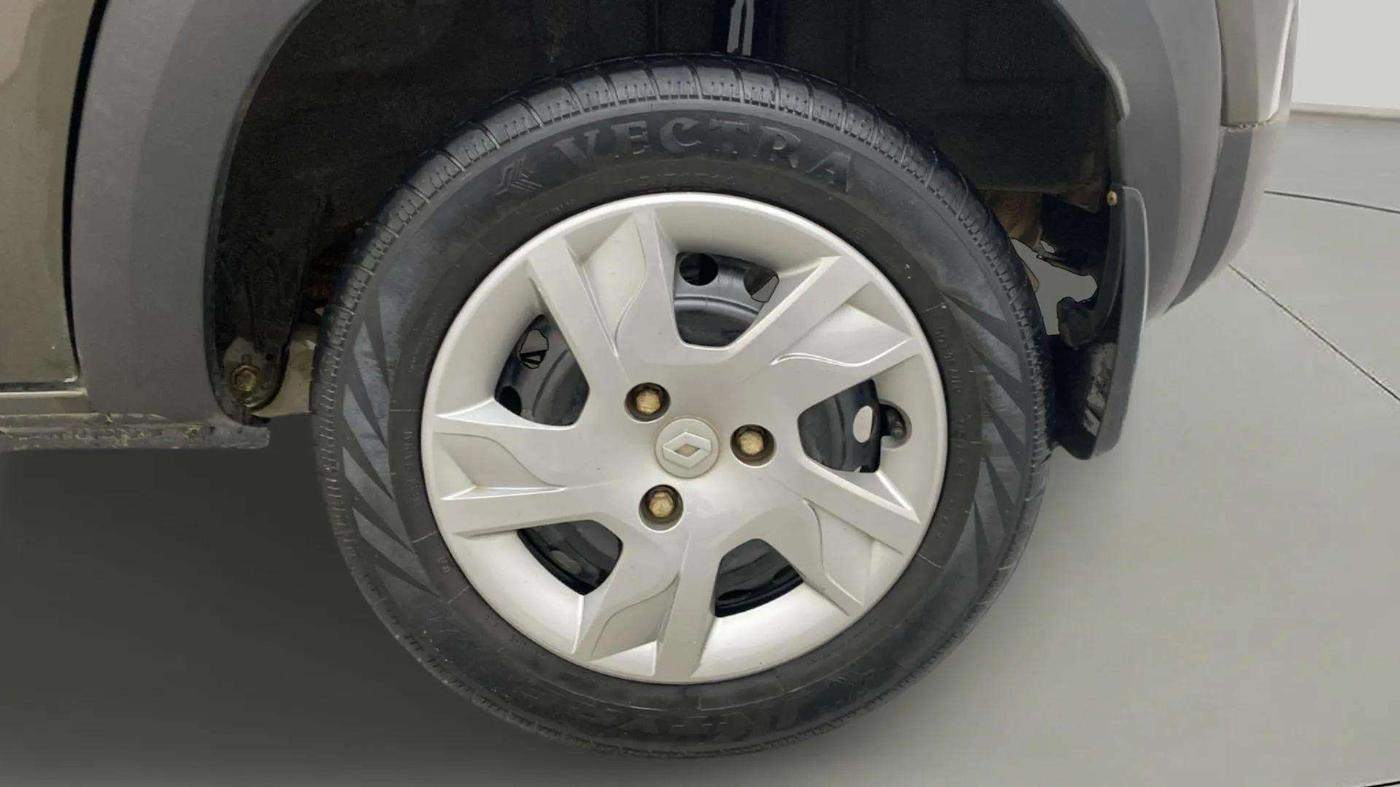 2021 Renault Kwid RXT 1.0 (O), Petrol, Manual, 47,176 km, Left Rear Wheel