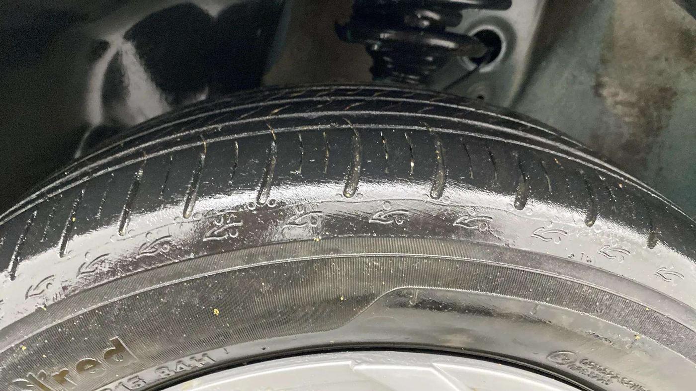 2017 Maruti IGNIS DELTA 1.2 AMT, Petrol, Automatic, 39,630 km, Left Front Tyre Tread