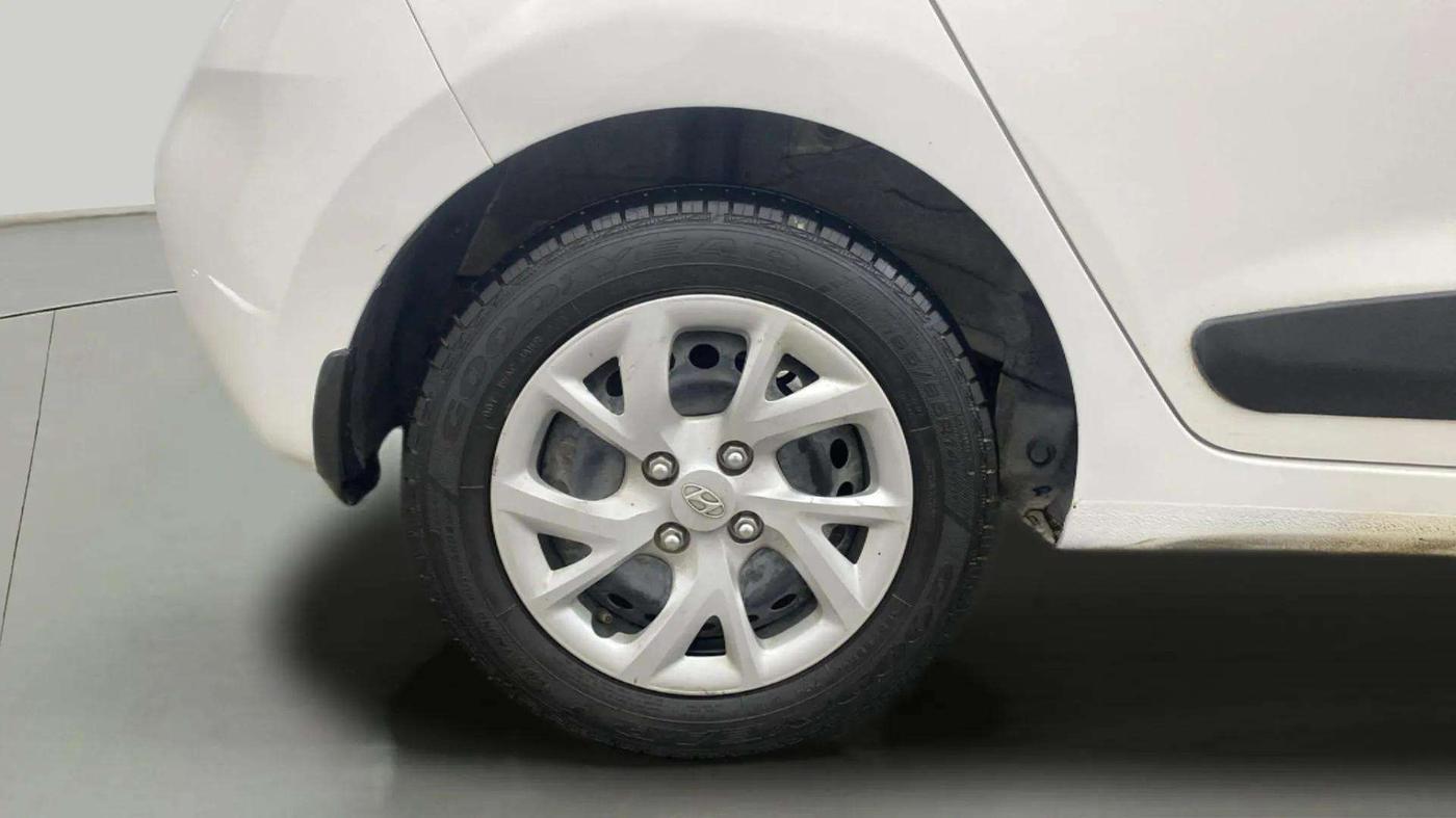 2018 Hyundai Grand i10 MAGNA AT 1.2 KAPPA VTVT, Petrol, Automatic, 51,650 km, Right Rear Wheel