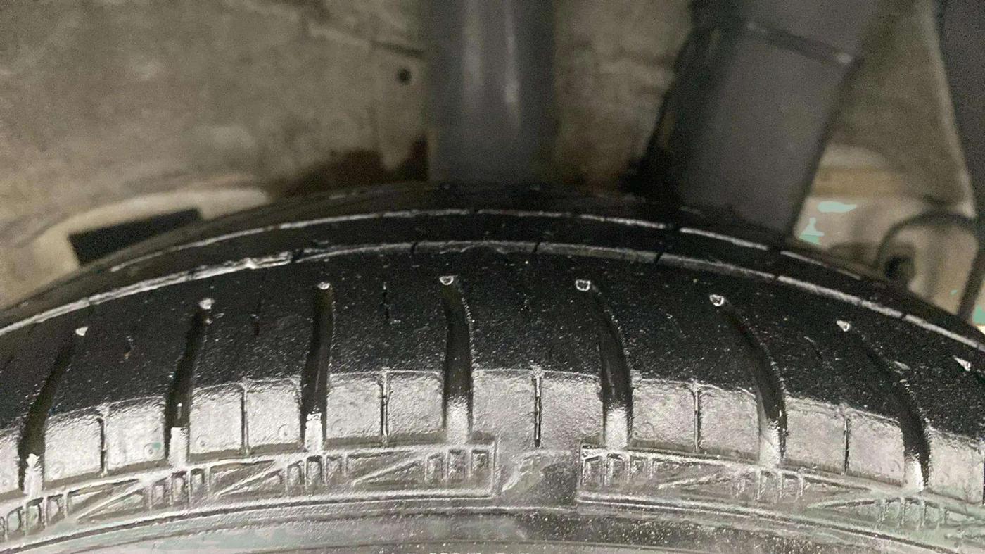 2018 Hyundai Grand i10 MAGNA AT 1.2 KAPPA VTVT, Petrol, Automatic, 51,650 km, Left Front Tyre Tread