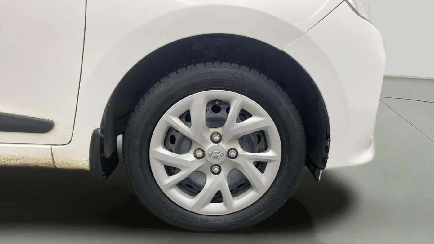2018 Hyundai Grand i10 MAGNA AT 1.2 KAPPA VTVT, Petrol, Automatic, 51,650 km, Right Front Wheel