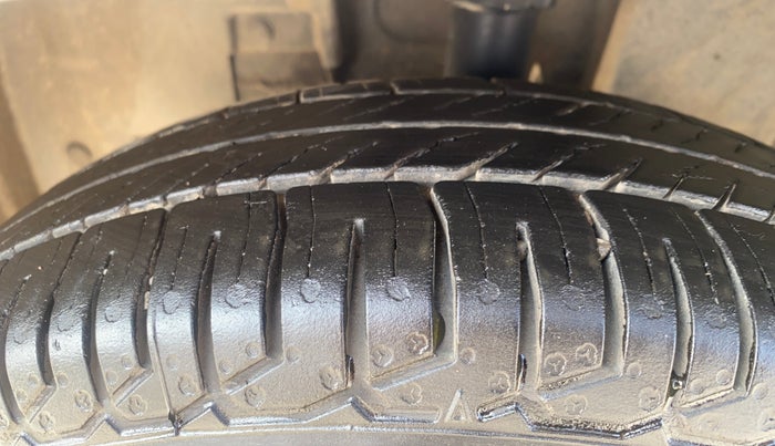 2019 Datsun Redi Go A, CNG, Manual, 61,615 km, Left Front Tyre Tread