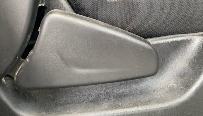 2019 Datsun Redi Go A, CNG, Manual, 61,615 km, Driver Side Adjustment Panel