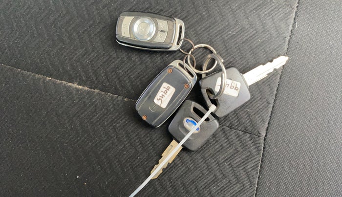 2019 Datsun Redi Go A, CNG, Manual, 61,615 km, Key Close Up