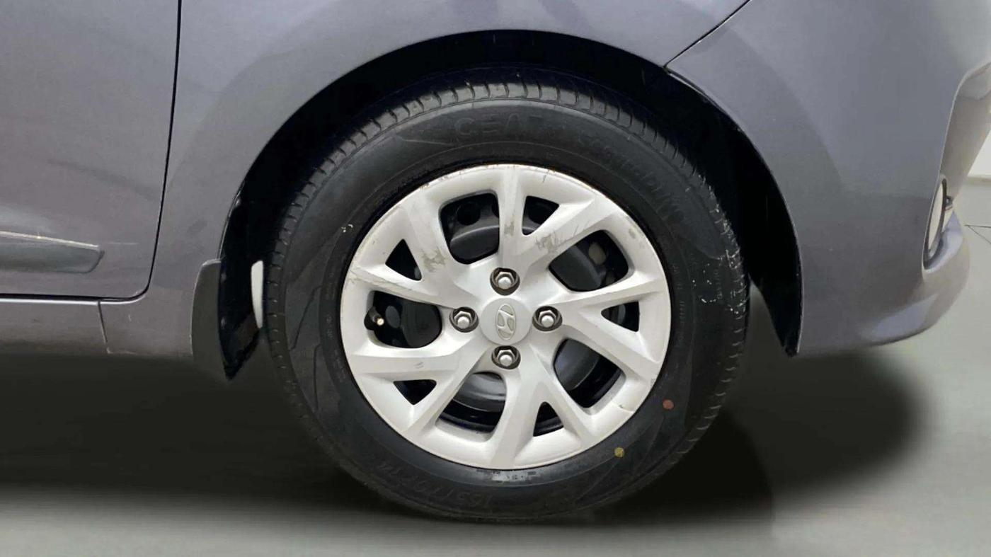 2018 Hyundai Grand i10 SPORTZ 1.2 KAPPA VTVT, Petrol, Manual, 25,679 km, Right Front Wheel