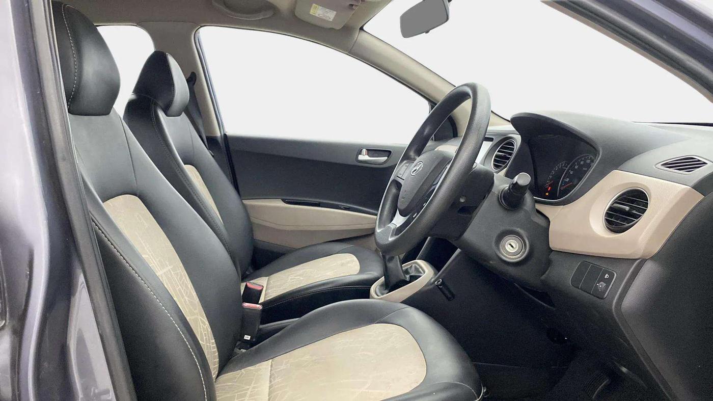 2018 Hyundai Grand i10 SPORTZ 1.2 KAPPA VTVT, Petrol, Manual, 25,679 km, Right Side Front Door Cabin
