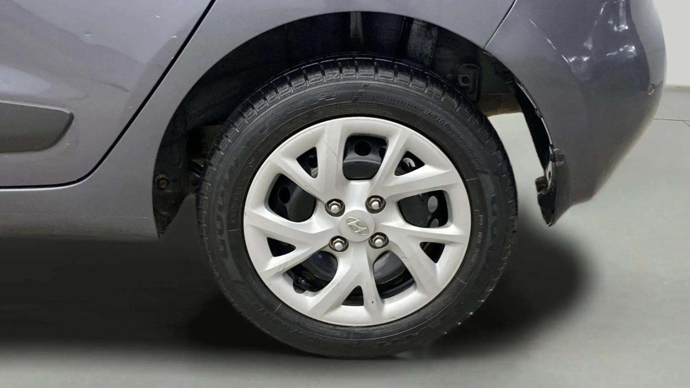 2018 Hyundai Grand i10 SPORTZ 1.2 KAPPA VTVT, Petrol, Manual, 25,679 km, Left Rear Wheel