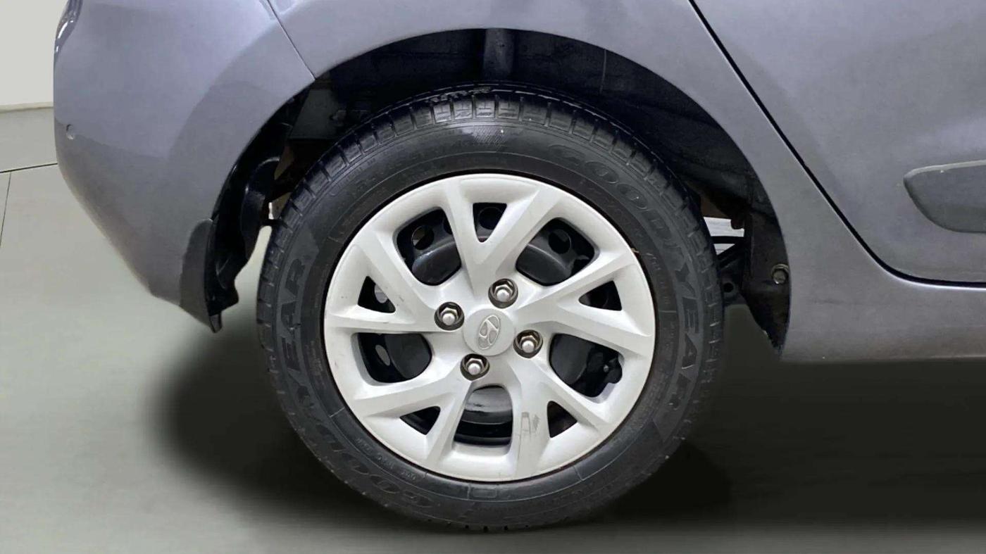 2018 Hyundai Grand i10 SPORTZ 1.2 KAPPA VTVT, Petrol, Manual, 25,679 km, Right Rear Wheel