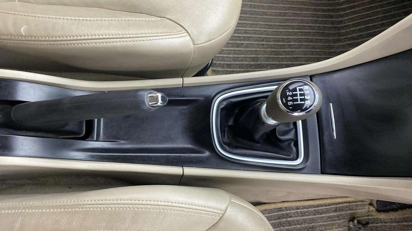 2019 Maruti Ciaz ALPHA DIESEL 1.5, Diesel, Manual, 86,180 km, Gear Lever