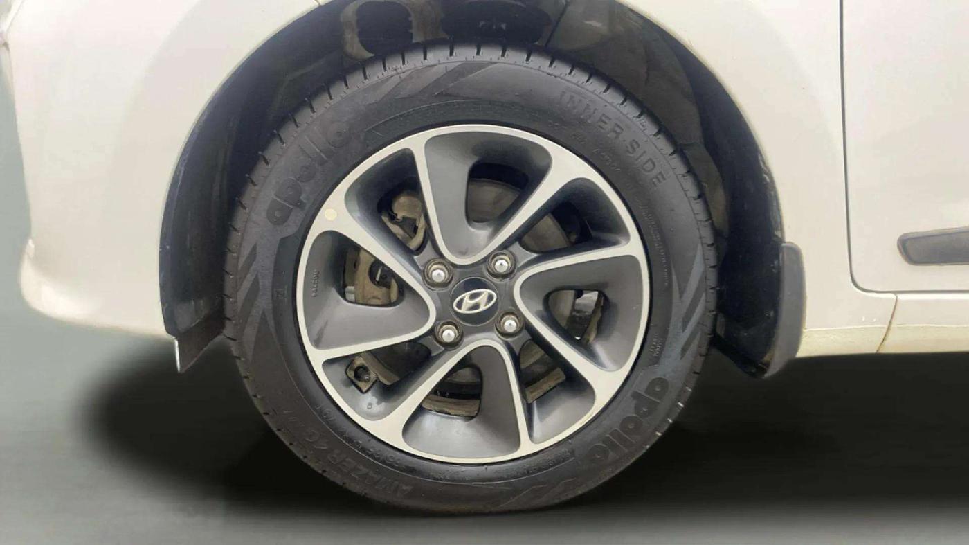 2018 Hyundai Grand i10 SPORTZ AT 1.2 KAPPA VTVT, Petrol, Automatic, 30,046 km, Left Front Wheel