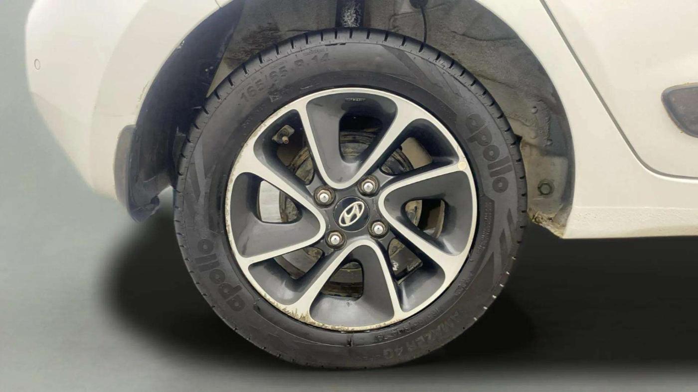 2018 Hyundai Grand i10 SPORTZ AT 1.2 KAPPA VTVT, Petrol, Automatic, 30,046 km, Right Rear Wheel