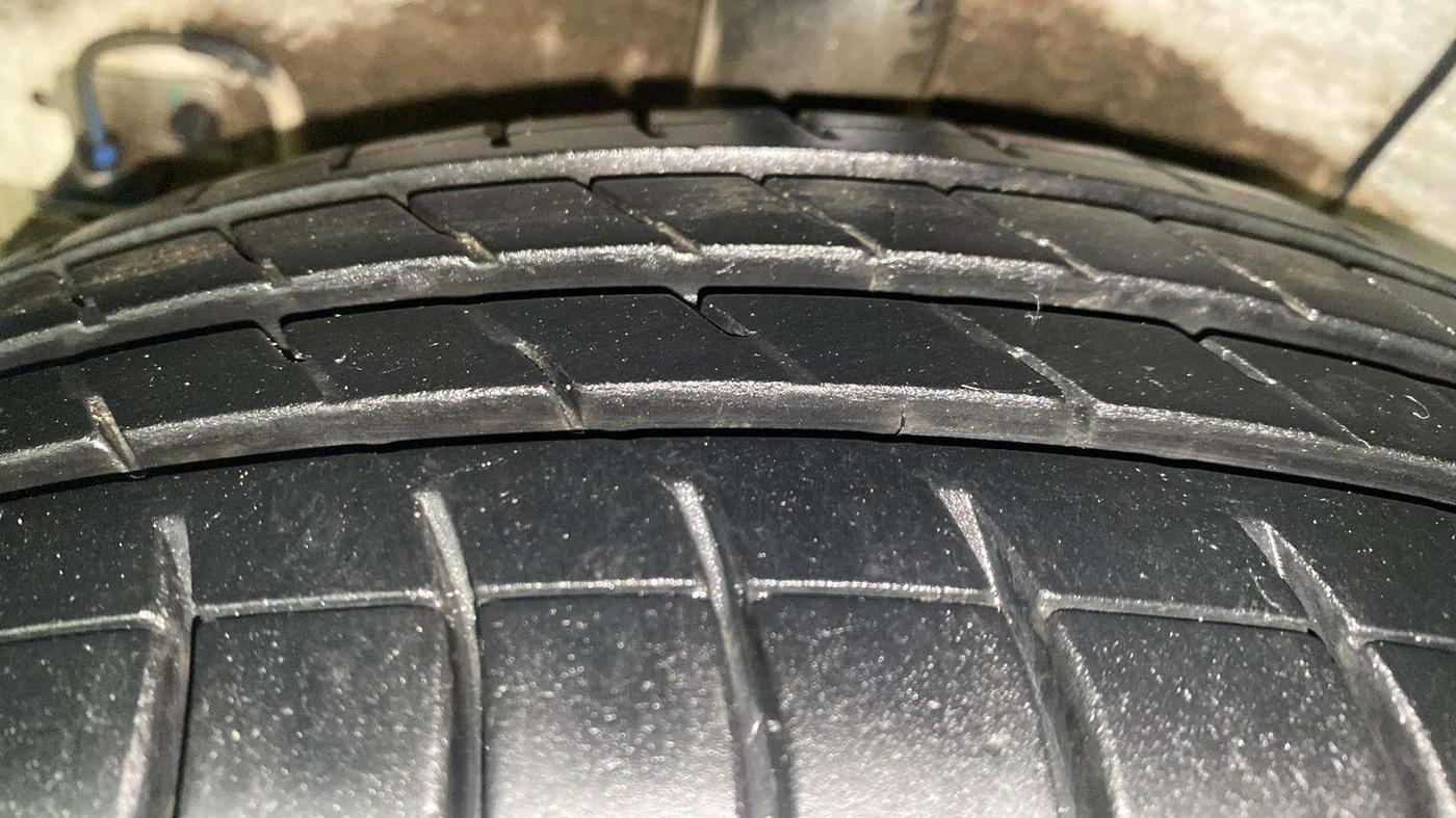 2018 Hyundai Grand i10 SPORTZ AT 1.2 KAPPA VTVT, Petrol, Automatic, 30,046 km, Right Rear Tyre Tread