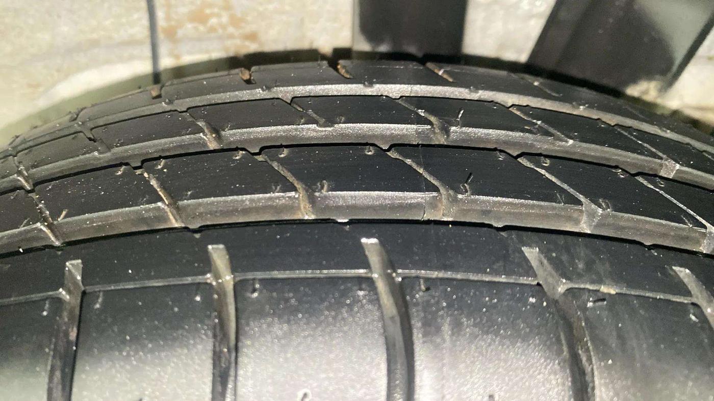 2018 Hyundai Grand i10 SPORTZ AT 1.2 KAPPA VTVT, Petrol, Automatic, 30,046 km, Left Rear Tyre Tread