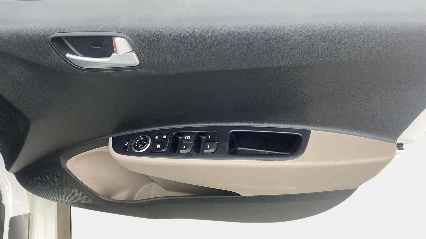 2018 Hyundai Grand i10 SPORTZ AT 1.2 KAPPA VTVT, Petrol, Automatic, 30,046 km, Driver Side Door Panels Control