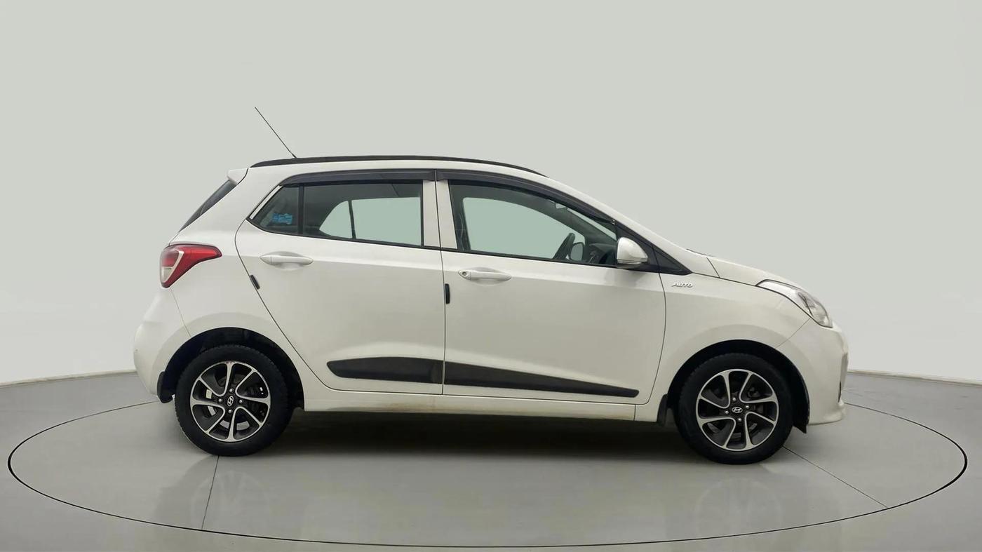 2018 Hyundai Grand i10 SPORTZ AT 1.2 KAPPA VTVT, Petrol, Automatic, 30,046 km, Right Side View