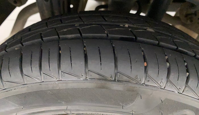 2020 Maruti Alto VXI, Petrol, Manual, 7,800 km, Right Rear Tyre Tread