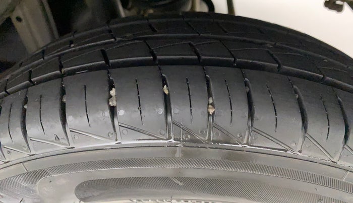 2020 Maruti Alto VXI, Petrol, Manual, 7,800 km, Left Rear Tyre Tread