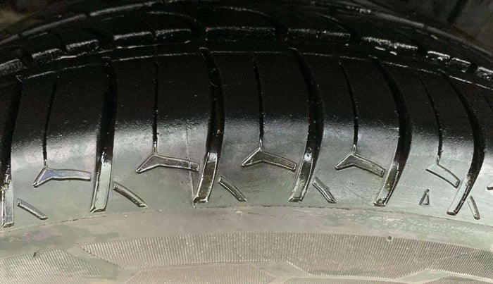 2021 Maruti XL6 ZETA MT, Petrol, Manual, 51,863 km, Right Rear Tyre Tread