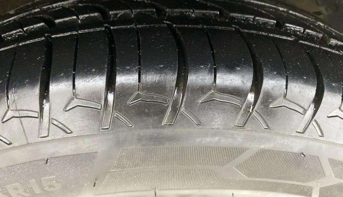 2021 Maruti XL6 ZETA MT, Petrol, Manual, 51,863 km, Right Front Tyre Tread