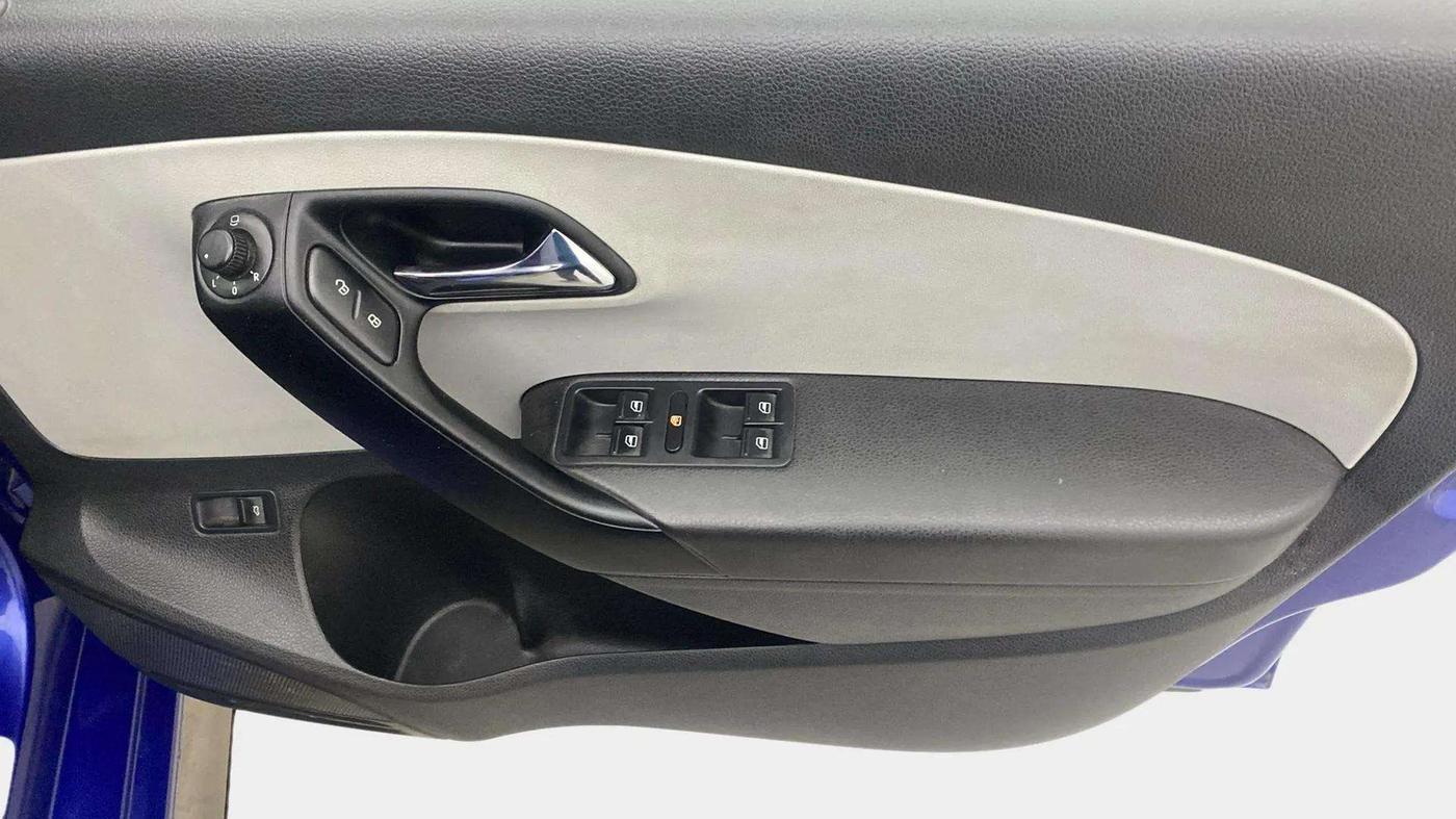 2020 Skoda Rapid 1.0 AMBITION TSI MT, Petrol, Manual, 77,228 km, Driver Side Door Panels Control