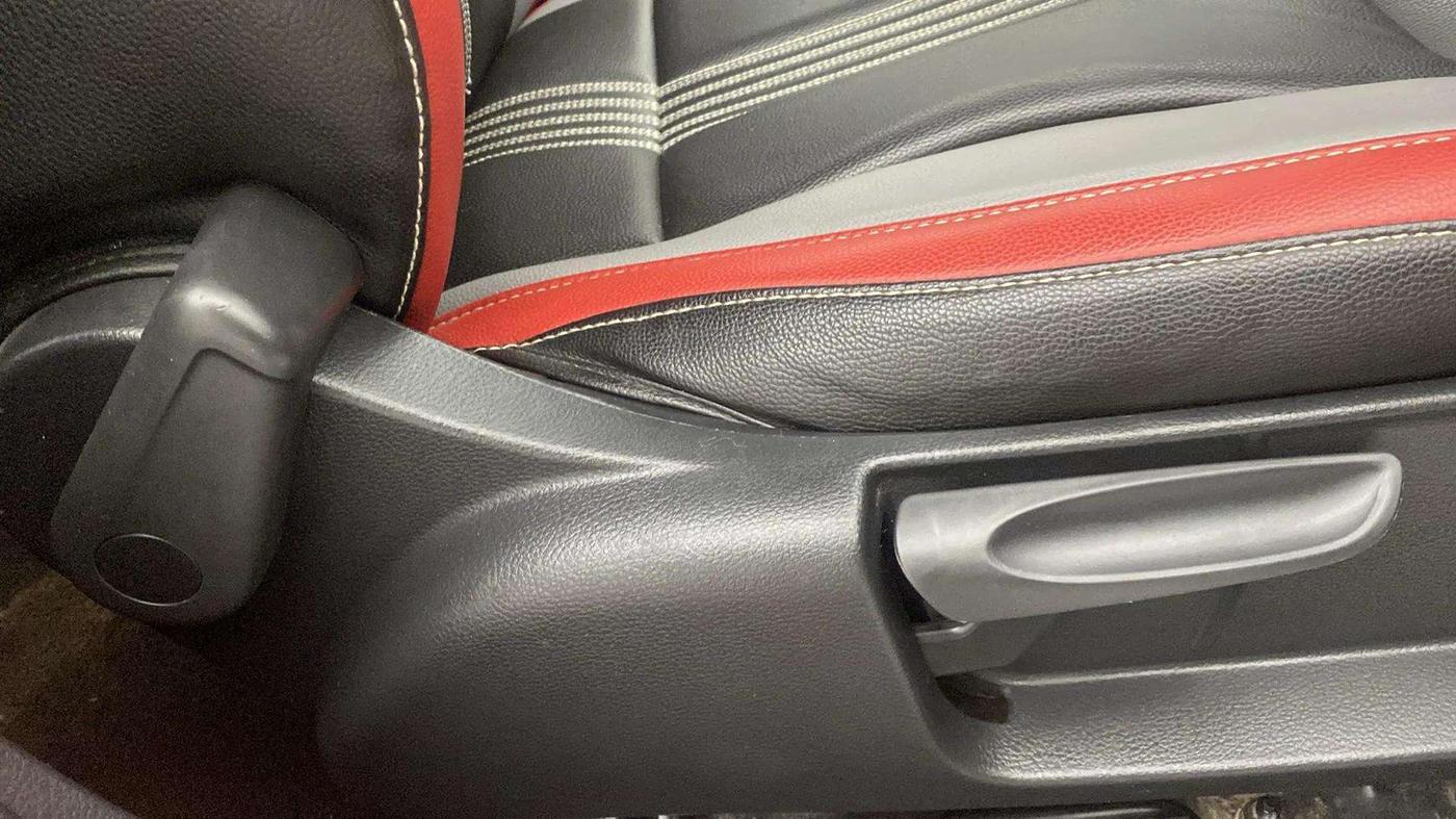 2019 Skoda Rapid STYLE 1.6 MPI AT, Petrol, Automatic, 38,538 km, Driver Side Adjustment Panel