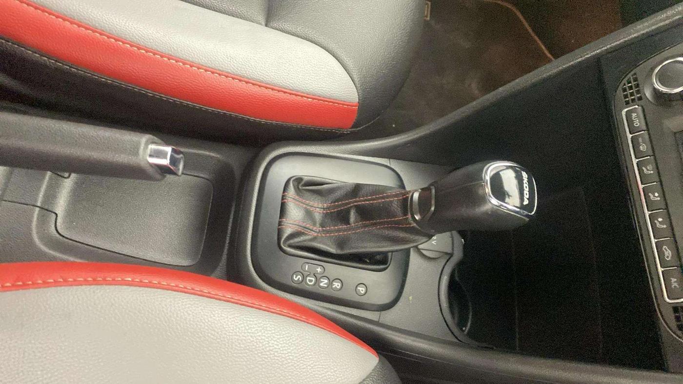 2019 Skoda Rapid STYLE 1.6 MPI AT, Petrol, Automatic, 38,538 km, Gear Lever