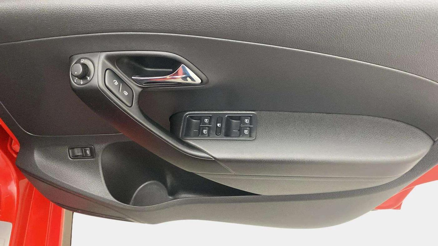 2019 Skoda Rapid STYLE 1.6 MPI AT, Petrol, Automatic, 38,538 km, Driver Side Door Panels Control