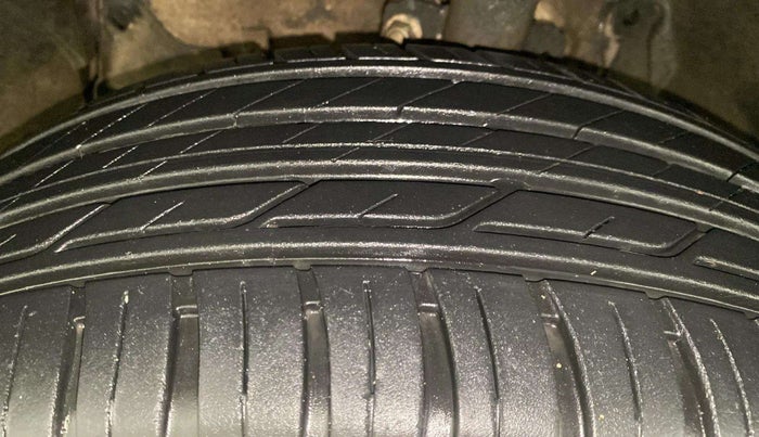 2017 Renault Duster RXL PETROL, Petrol, Manual, 51,141 km, Left Front Tyre Tread
