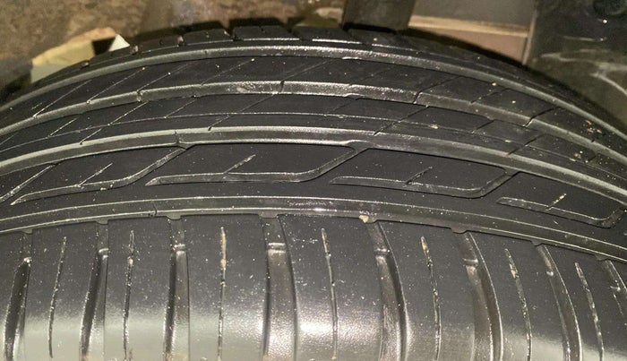 2017 Renault Duster RXL PETROL, Petrol, Manual, 51,141 km, Left Rear Tyre Tread