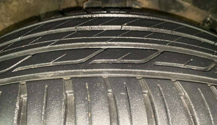 2017 Renault Duster RXL PETROL, Petrol, Manual, 51,141 km, Right Front Tyre Tread