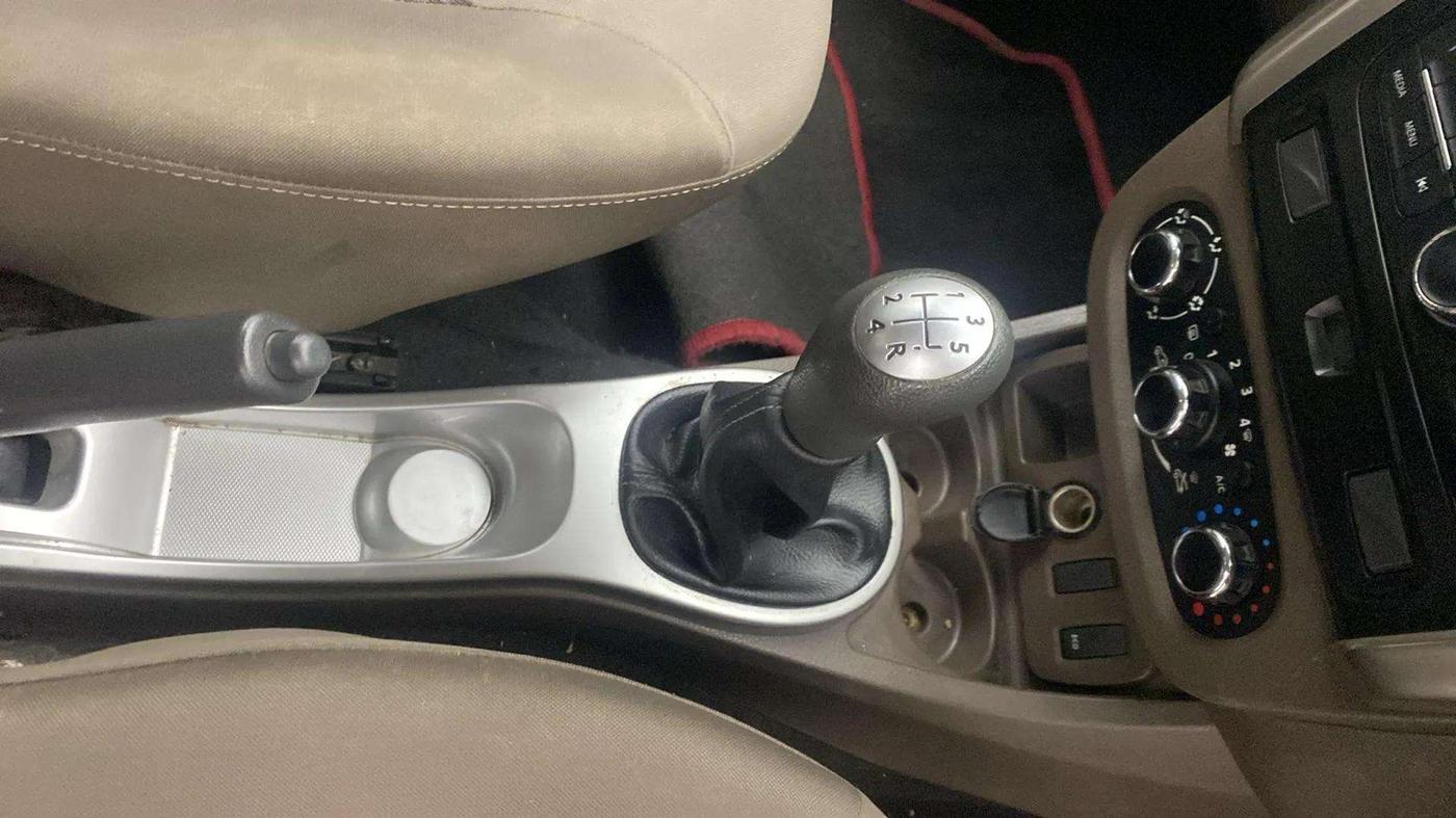2017 Renault Duster RXL PETROL, Petrol, Manual, 51,141 km, Gear Lever